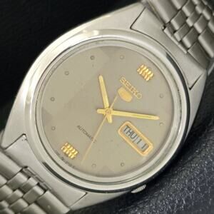 Vintage 1981 Seiko Automatic Mens Silver Watch W/daydate & Gold accents